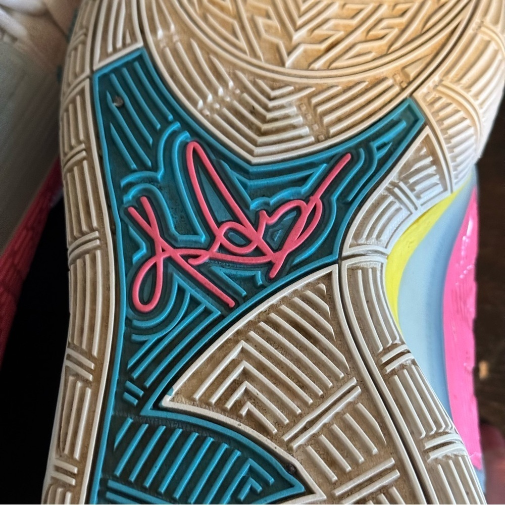 Unique size- Nike Kyrie 6 Neon Graffiti High-Top Shoes - Picture 9 of 9